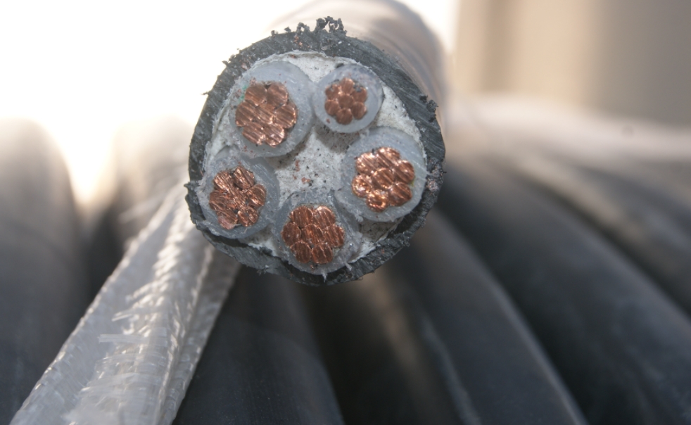 南洋電纜作為能源傳輸和分配的關鍵組成部發揮著重要的作用.jpg 南洋電纜作為能源傳輸和分配的關鍵組成部發揮著重要的作用.jpg